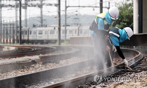 멈춰선 고용엔진… 취업자 5000명↑, 0.0%대 '제자리걸음'