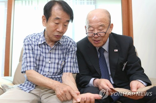 '천우신조'… 두번째 이산상봉행사서 친동생 만난 北 리종성씨