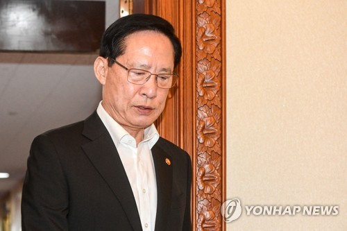 靑 "송영무 거취 급선회한 바 없다"… '경질여부 미정' 재확인