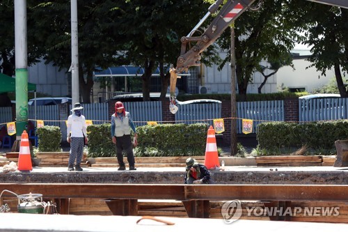 '무더위 언제 끝나나' 광주 풍암 37.8도… 폭염 피해 눈덩이