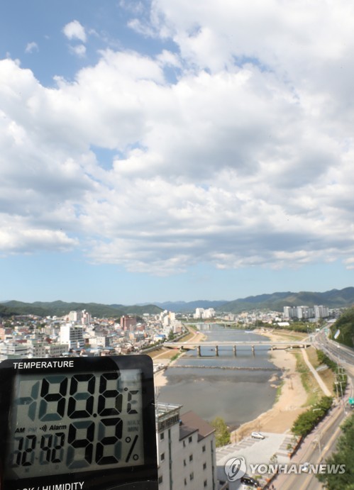 기록적 폭염 당분간 지속… 구름의 양이 관건