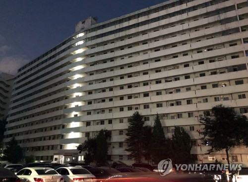 폭염 속 서울 강남 은마아파트 정전…2천여세대 불편