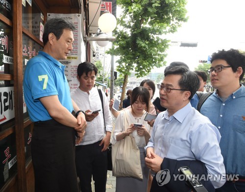 김동연 "내년도 SOC 예산 추가감축 재검토… 일자리 문제 고려"