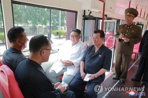 北, 김정은 경제행보 선전… "삼복철 강행군, 증산의 돌격구령"