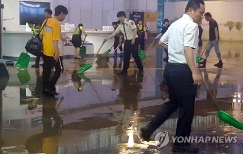 "펄펄 끓는 폭염이 어제였는데… 시간당 93㎜ 물폭탄 날벼락"