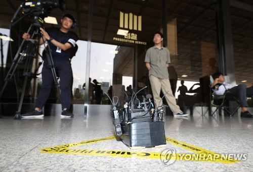  김기춘, '재판거래' 조사 두 차례 거부… 14일 소환 통보