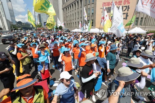 서울 도심 잇단 진보단체 집회… 한일군사정보협정 폐기 촉구