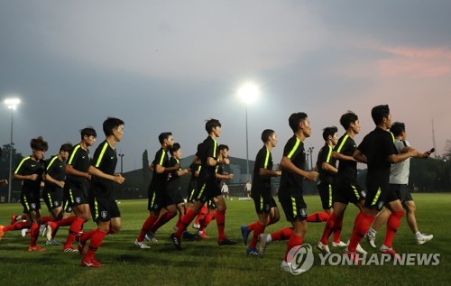 손흥민 합류한 김학범호, 완전체 첫 훈련… '주장은 손흥민'