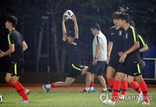 [아시안게임] 김학범호, 실전 경기장 잔디 못 밟고 바레인전 출격