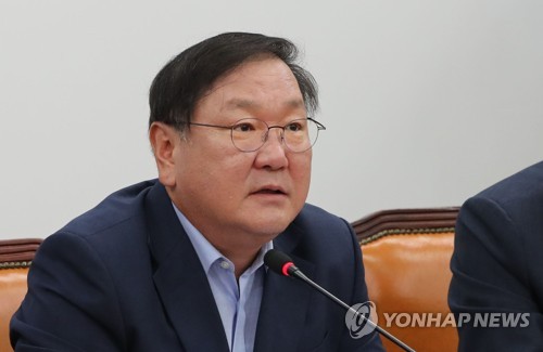 김태년 "김동연·장하성 정책 충돌 아냐… 발언 강조점 달랐을뿐"