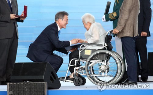 '여성' 7차례 언급한 문대통령…"女·男 독립운동 차별 없이"