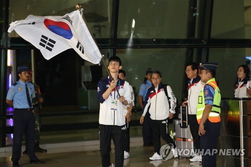 [아시안게임] 한국 선수단 본진, 동포 환대 속 자카르타 입성