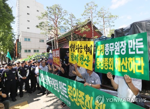 경내는 고요, 바깥은 소란… 혼란에 휩싸인 조계종