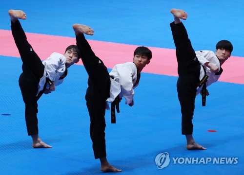 [아시안게임] 한국태권도, 첫선 품새서 금메달 2개 수확