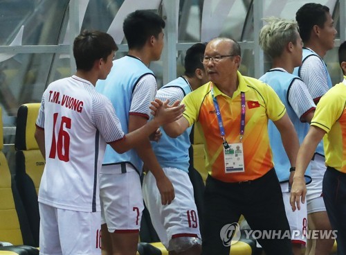 '박항서 매직' 베트남 축구대표팀 일본전 승리 득실 논란