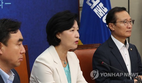 민주, 소득주도성장 방어… "이명박·박근혜정권 정책실패" 역공