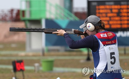 [아시안게임] 사격 은메달 강지은 "암 투병 엄마, 버텨주셔서 감사해요"