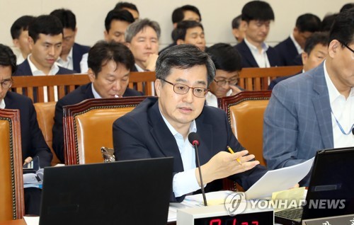 김동연, 文대통령 '직 걸라'에 "전적으로 제 책임"