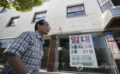 빈곤층 근로소득 16% '뚝'… 반년째 재정으로 버텼다