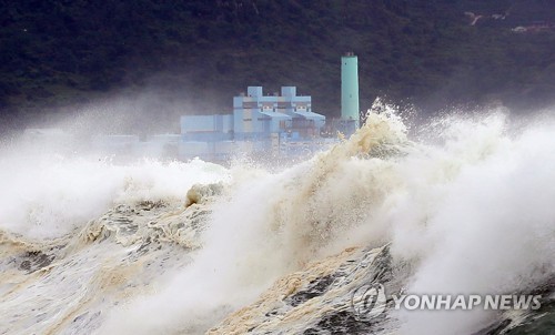 태풍 솔릭 제주 강타… 1명 실종, 정전, 저류지 수문개방