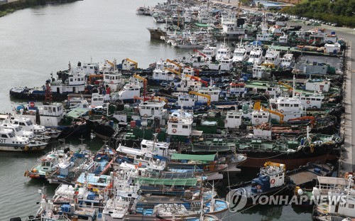 태풍 '솔릭' 상륙 임박… 하늘길·바닷길 곳곳 통제