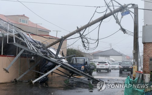 [태풍 비상] 1명 실종… 항공기 216편 결항·6000여가구 정전