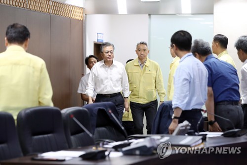 [전문] 문대통령, 태풍 대책 점검… "국민 생명·안전이 먼저"