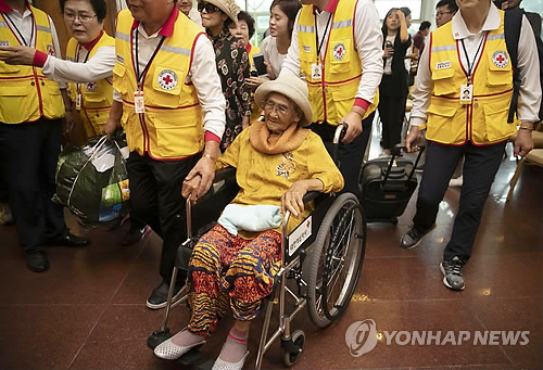 [이산가족상봉] "동생아, 집에 가자"… 100세 강정옥 할머니