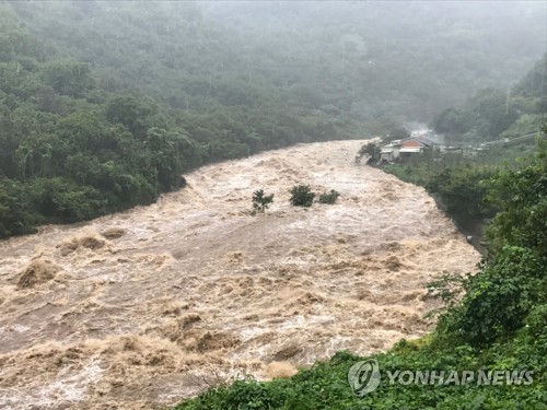 전국 곳곳 물난리… 주택·농작물·도로 침수에 산사태 주의보