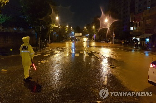 잠기고, 고립되고…  대전·세종·충남 비 피해 잇따라