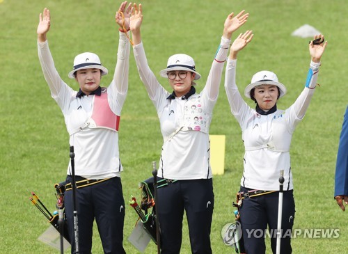 한국양궁, AG 여자 단체전 6연패 명중… 남자 용선 단일팀 동메달