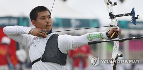 [아시안게임] 눈물 쏟았던 이우석, 이번엔 환한 웃음… "군대 나쁘지 않아요"