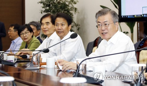 문대통령 "국민연금, 국가 지급보장 분명히… 기금고갈 불안해소"