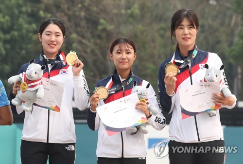 세계 최강 한국 양궁 '金金金' 연발…사이클 나아름, 첫 3관왕