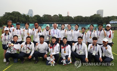 세계 최강 한국 양궁 '金金金' 연발…사이클 나아름, 첫 3관왕