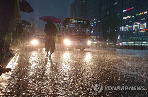 [내일날씨] 전국 흐리고 곳곳 비… 수도권 오전까지 최고 150㎜