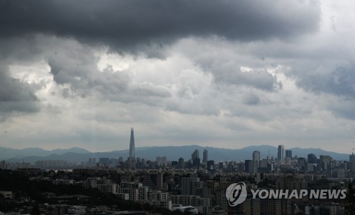 경기·강원 북부 400㎜ '물 폭탄'… 남부지방은 34도 폭염
