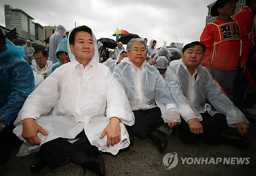 소상공인 8천명 '최저임금 인상' 항의집회… "우리도 국민"