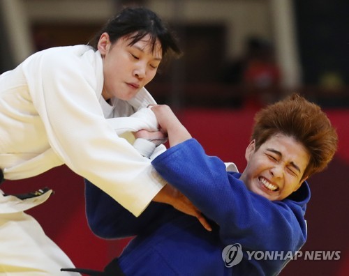 [아시안게임] 유도 안창림·김성연, 나란히 은메달…연장서 日에 패배