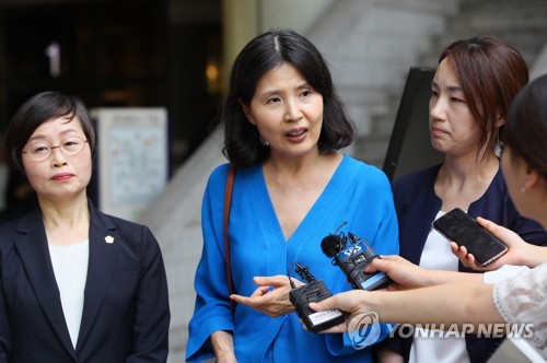 고은측 "성추행 주장은 허위"…최영미측 "현장서 직접 들은 것"