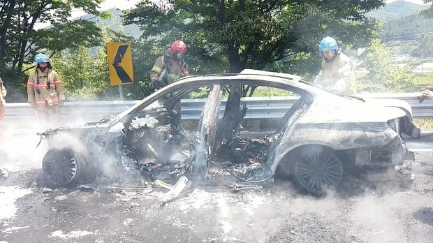 주행 중 또 화재…잿더미 된 BMW 520d (사진=연합뉴스)