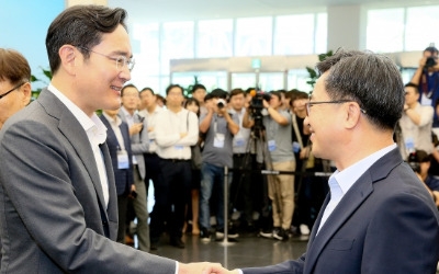 김동연 "삼성, 바이오산업 규제 완화 요청…전향적으로 해결할 것"