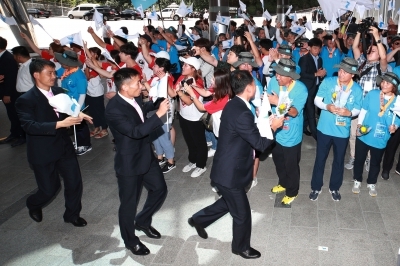 "반갑습네다"…남북 노동자축구대회 북측 대표단 파주 도착