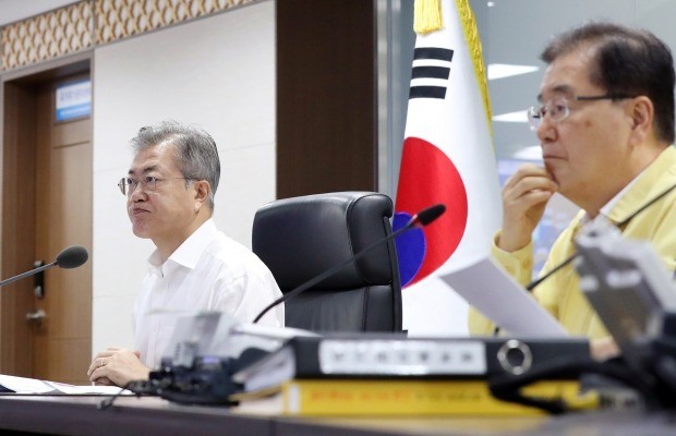 태풍 '솔릭' 대처 상황 보고받는 문 대통령 (사진=연합뉴스)