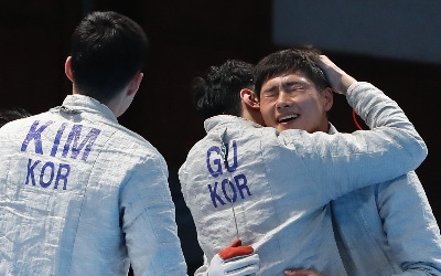 [아시안게임] 펜싱 남자 사브르, 단체전 2연패…구본길 한국 첫 2관왕