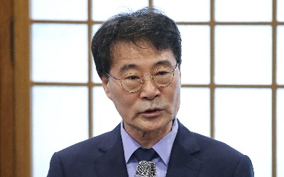 장하성, 김동연과 갈등설에 "이견은 부부간에도 피할 수 없어"