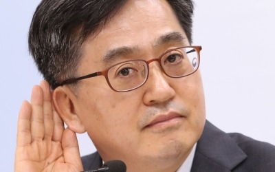 김동연 부총리 '뉴스룸' 출연…첫 방송출연서 고용쇼크·장하성 불협화음 거론할까