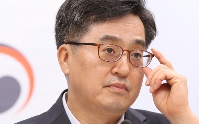 김동연 부총리 "최저임금 인상에는 시장의 수용성·사업주 부담능력 고려돼야"