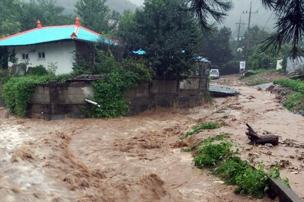 서울 기습 폭우에 1명 사망… 팔당댐 등 6개 댐 방류