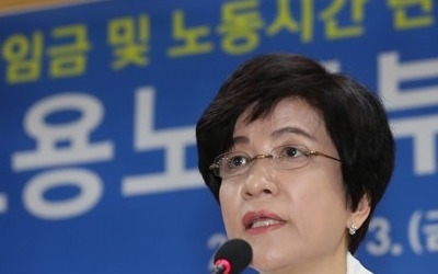 김영주 "최저임금 의결에 하자 없어… 현장 연착륙에 집중"